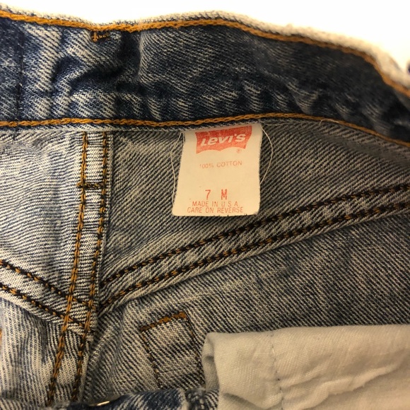 24” Medium Wash High Waisted 501 Levi Jeans - Picture 5 of 6